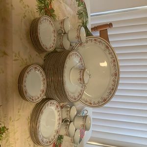 39 piece Lenox vintage china russet blossom collection